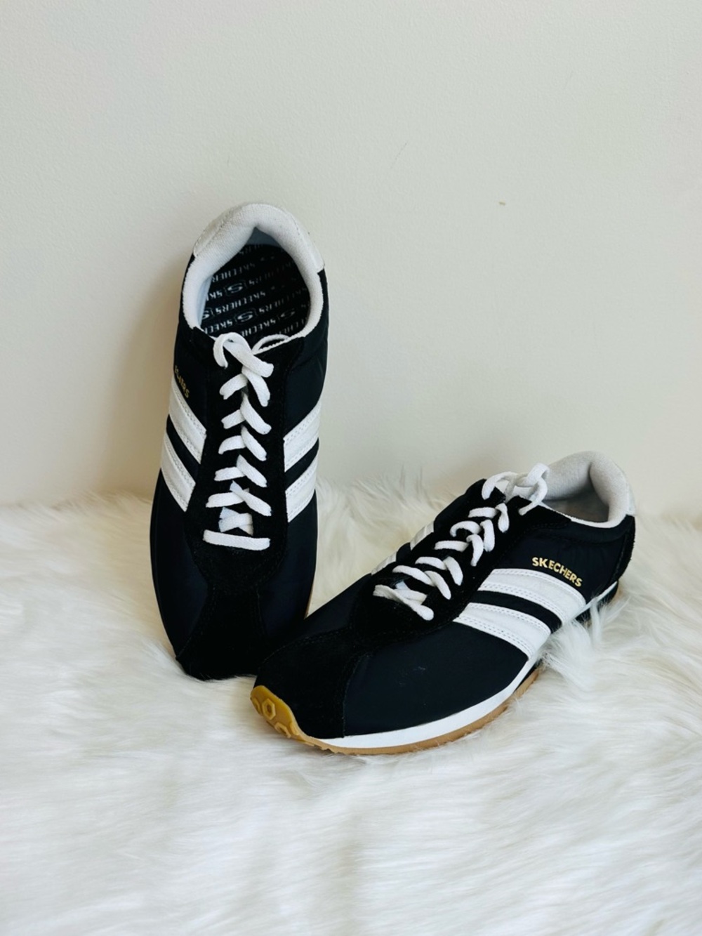 Sketchers Retro Nylon and Leather Jogger Sneakers Black and White Size 9